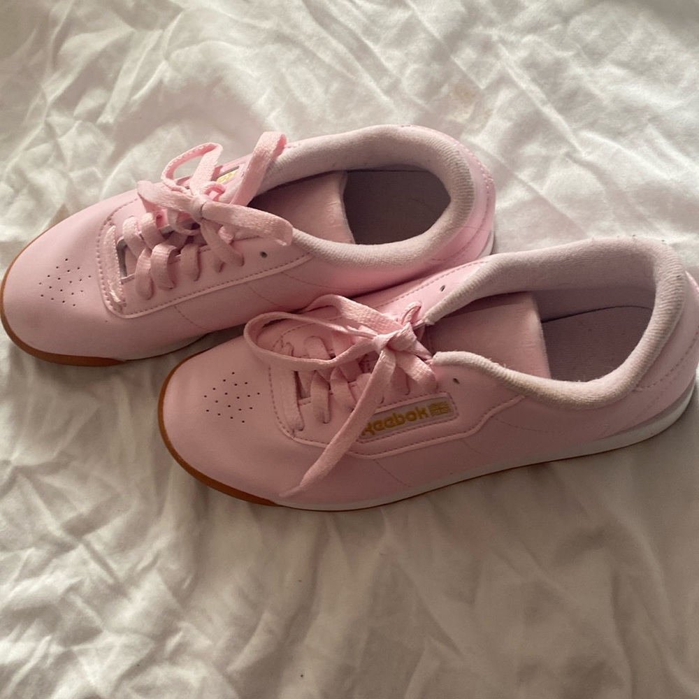 Girls, pink Reebok sneakers wore very lightly